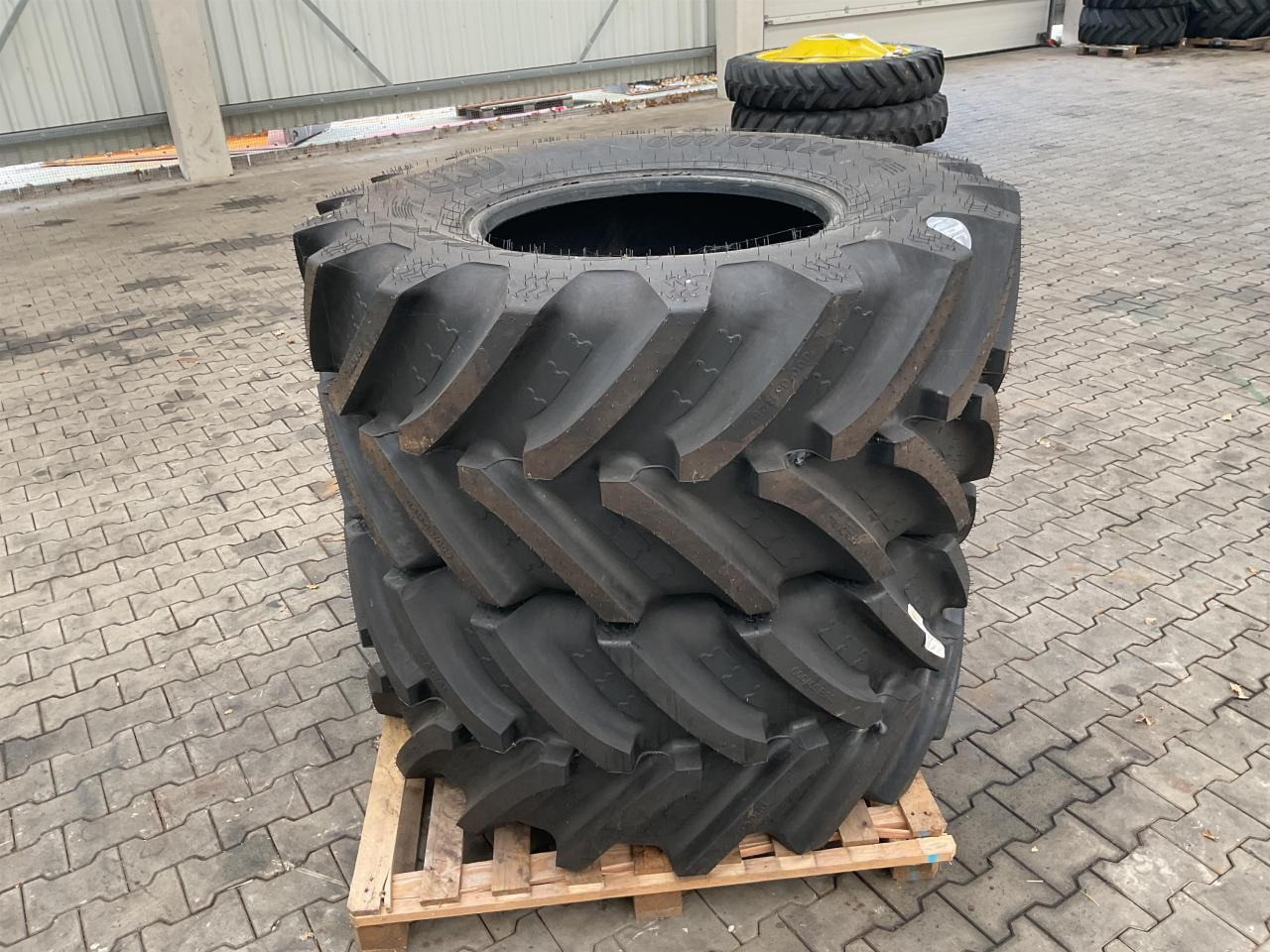 BKT 600/65R28 - Band voor Landbouwmachine: afbeelding 1 BKT 600/65R28 - Band voor Landbouwmachine: afbeelding 1