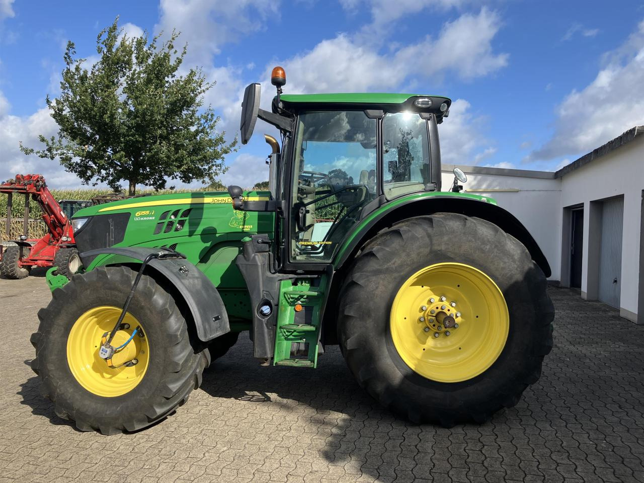 John Deere 6155R - Tractor: afbeelding 1 John Deere 6155R - Tractor: afbeelding 1