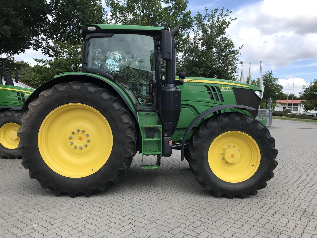 John Deere 6195R - Tractor: afbeelding 2 John Deere 6195R - Tractor: afbeelding 2