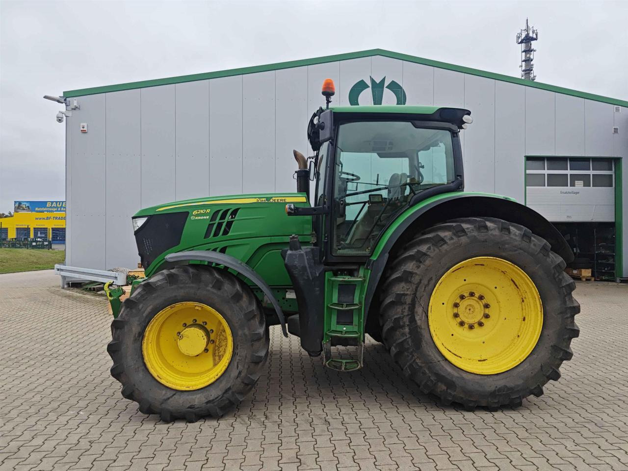 John Deere 6210R - Tractor: afbeelding 2 John Deere 6210R - Tractor: afbeelding 2