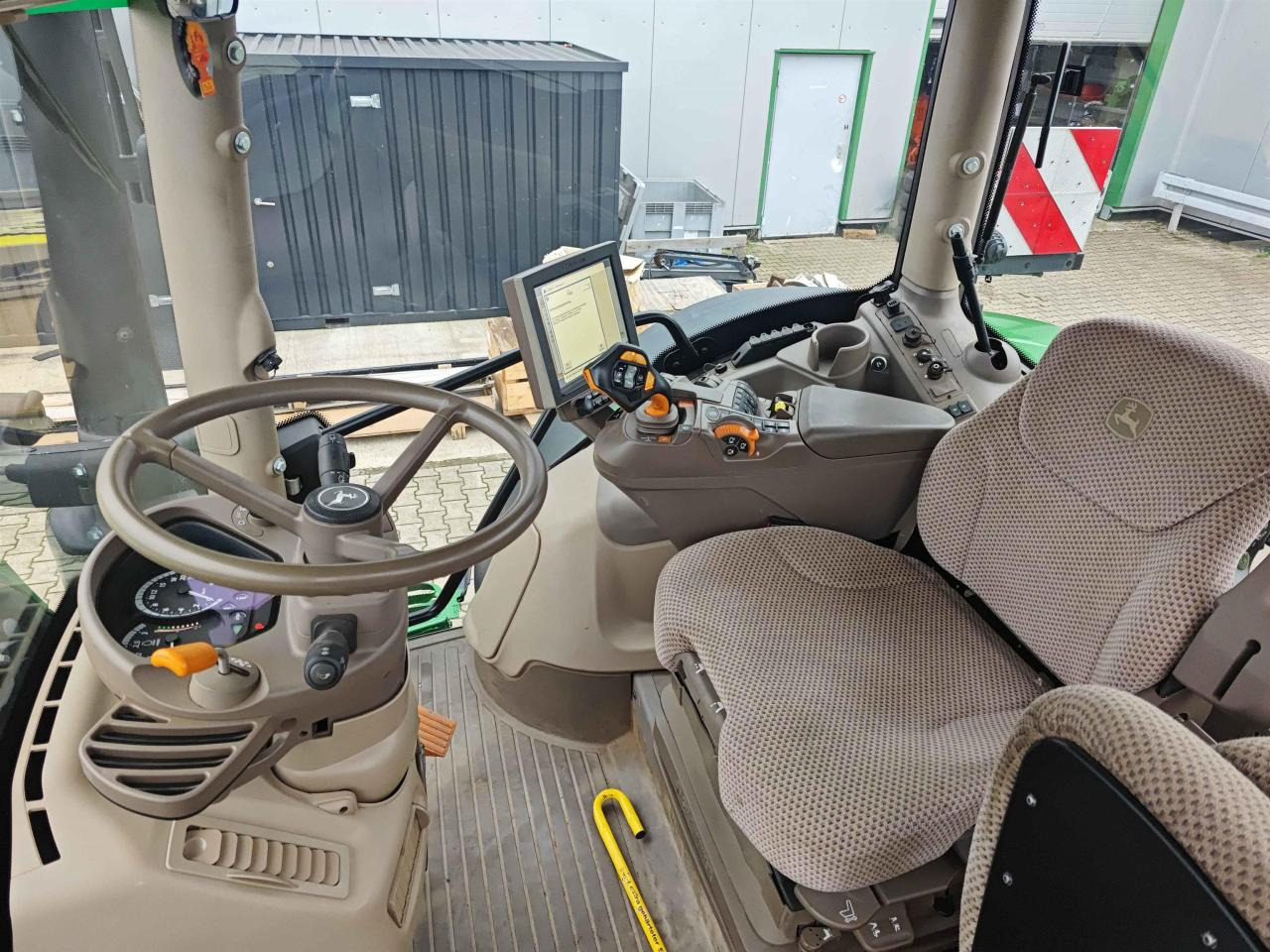 Tractor John Deere 6215R: afbeelding 9