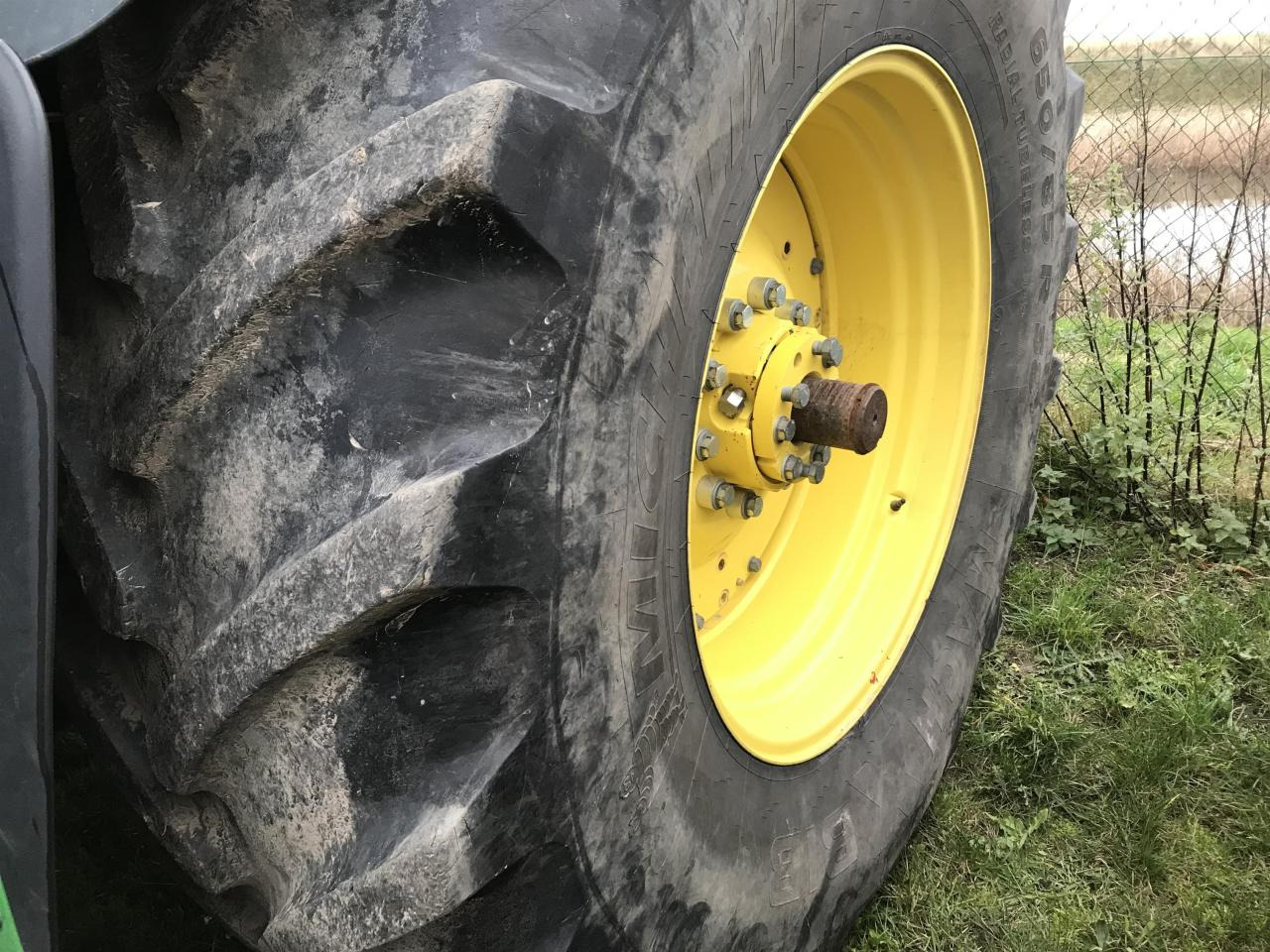 Tractor John Deere 6215R: afbeelding 10 Tractor John Deere 6215R: afbeelding 10