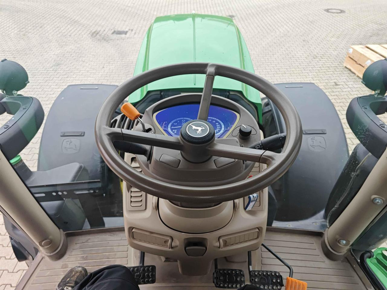 Tractor John Deere 6215R: afbeelding 11