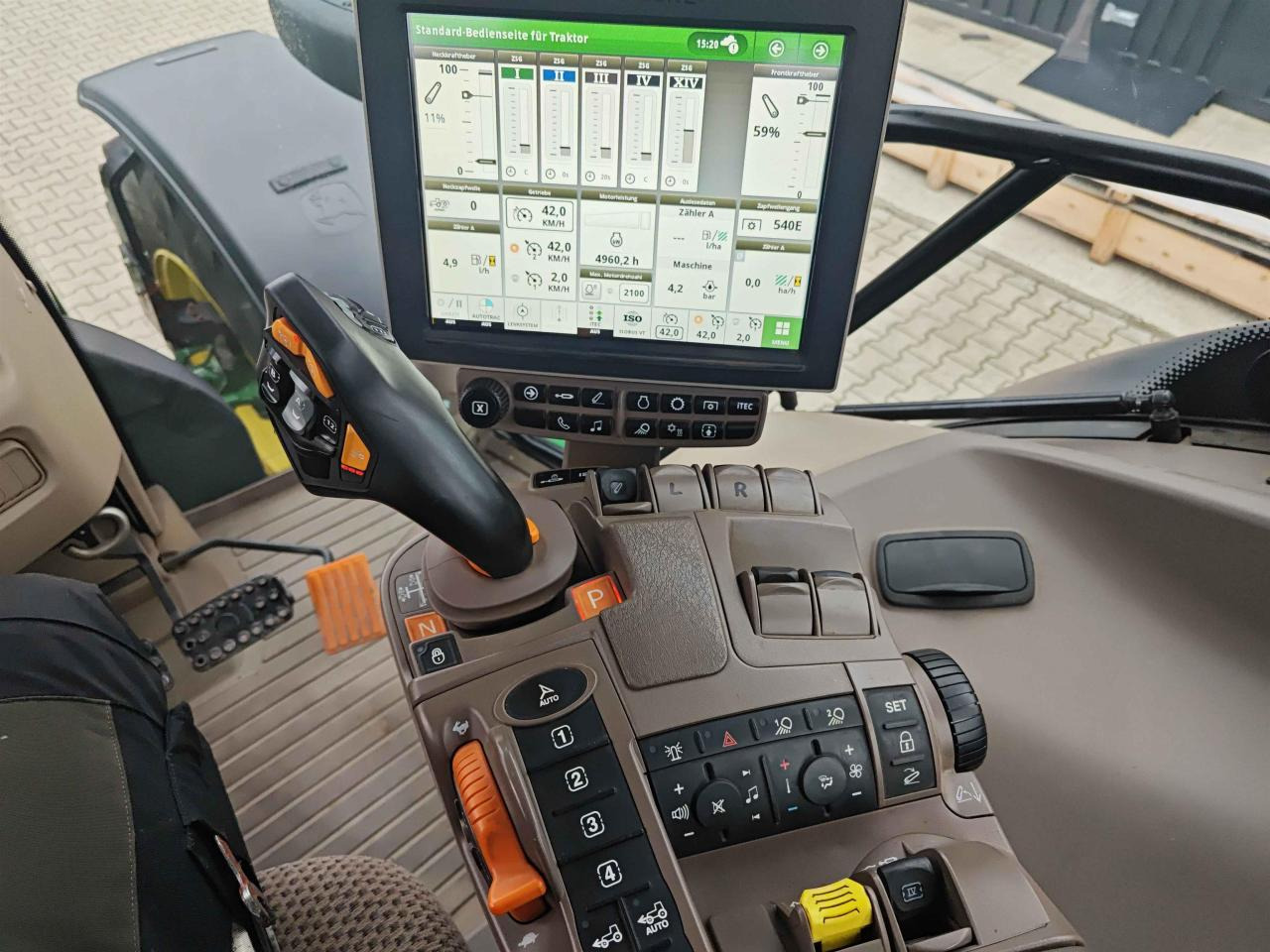 Tractor John Deere 6215R: afbeelding 10