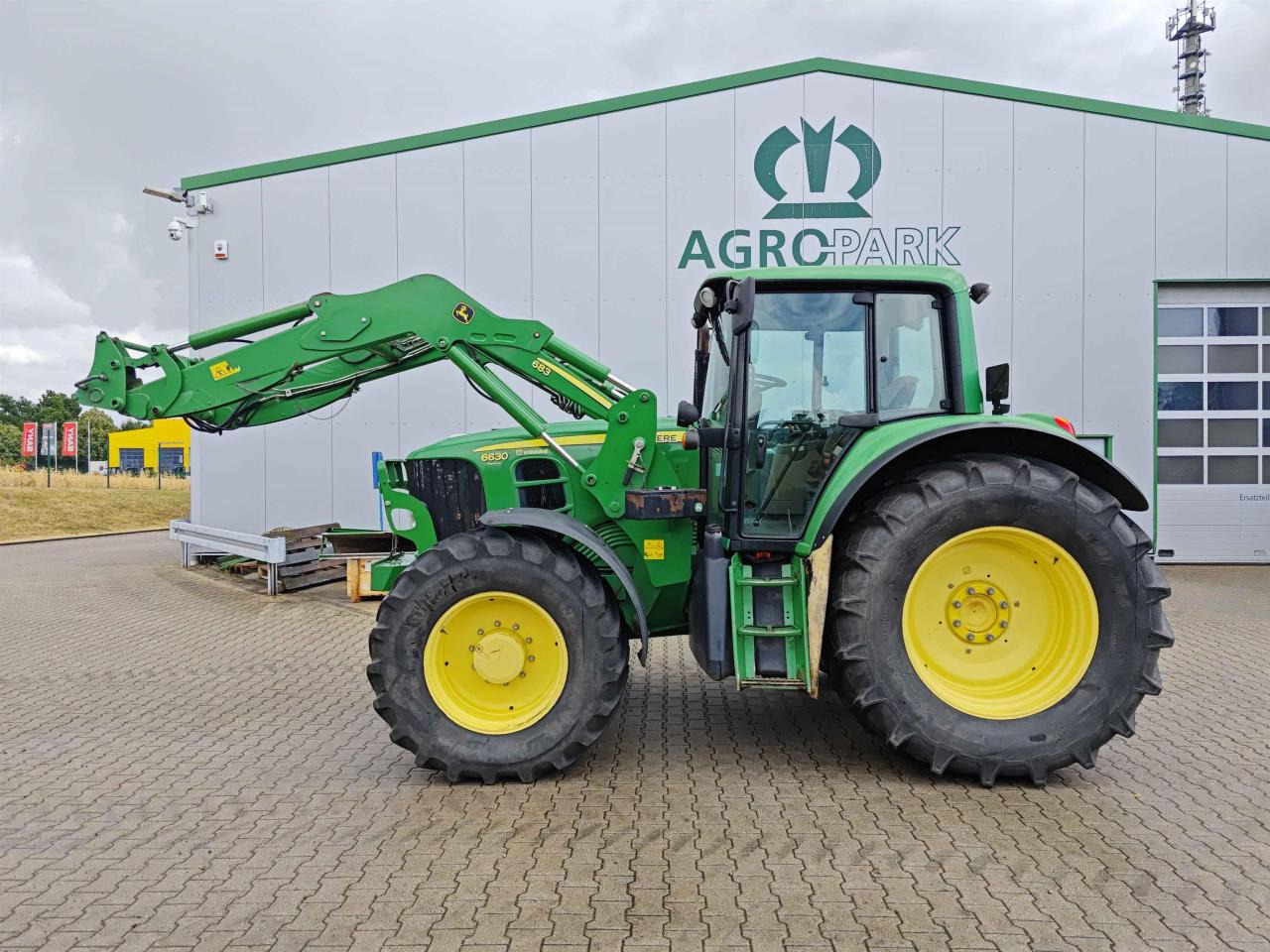John Deere 6630 PREMIUM - Tractor: afbeelding 2 John Deere 6630 PREMIUM - Tractor: afbeelding 2