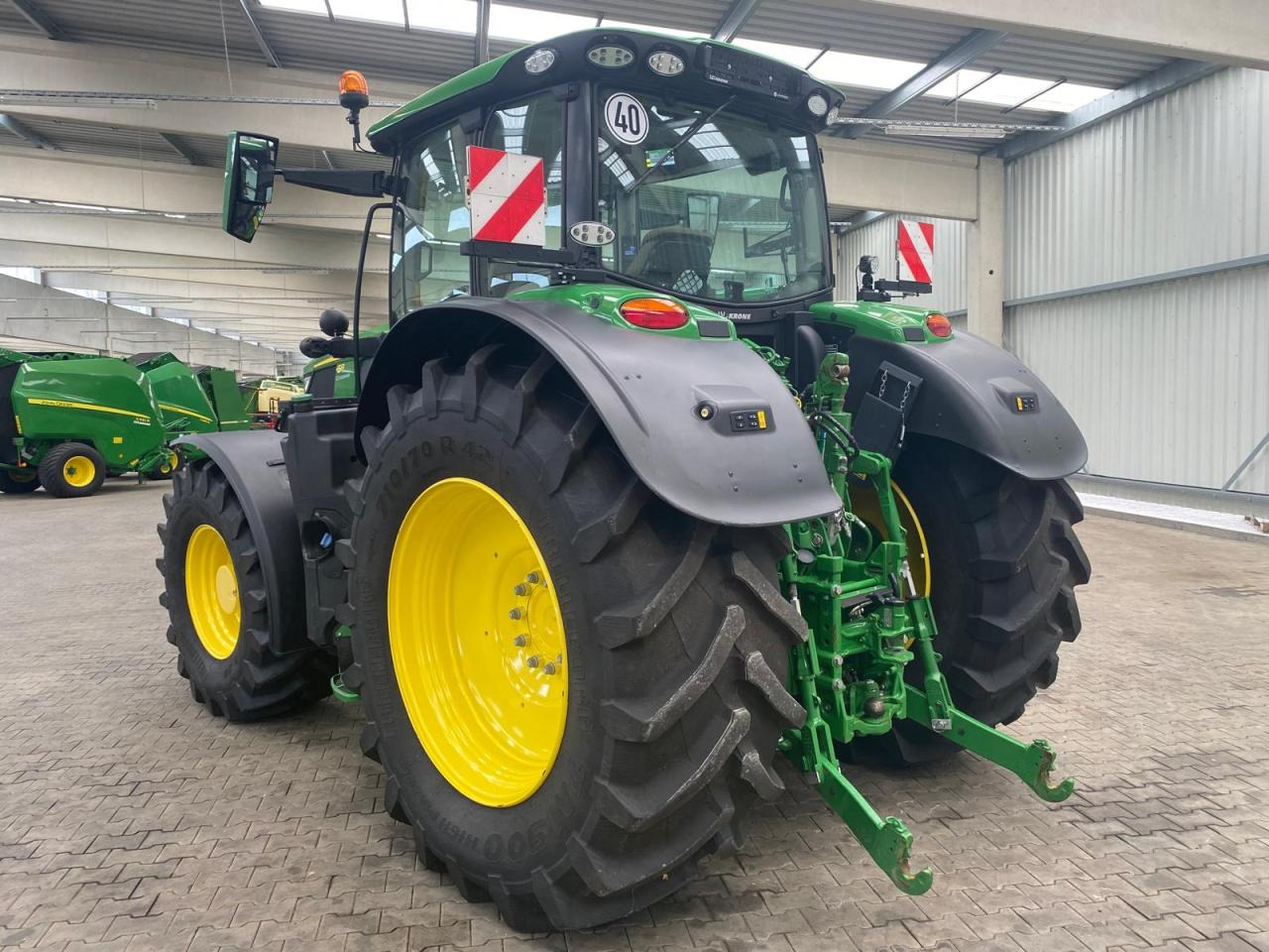 John Deere 6R 215 - Tractor: afbeelding 4 John Deere 6R 215 - Tractor: afbeelding 4