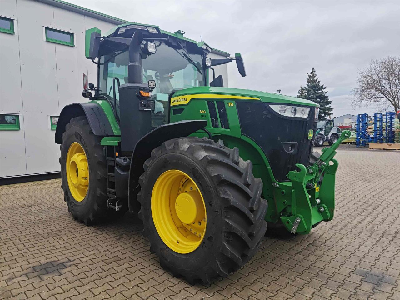 John Deere 7R 330 - Tractor: afbeelding 1 John Deere 7R 330 - Tractor: afbeelding 1