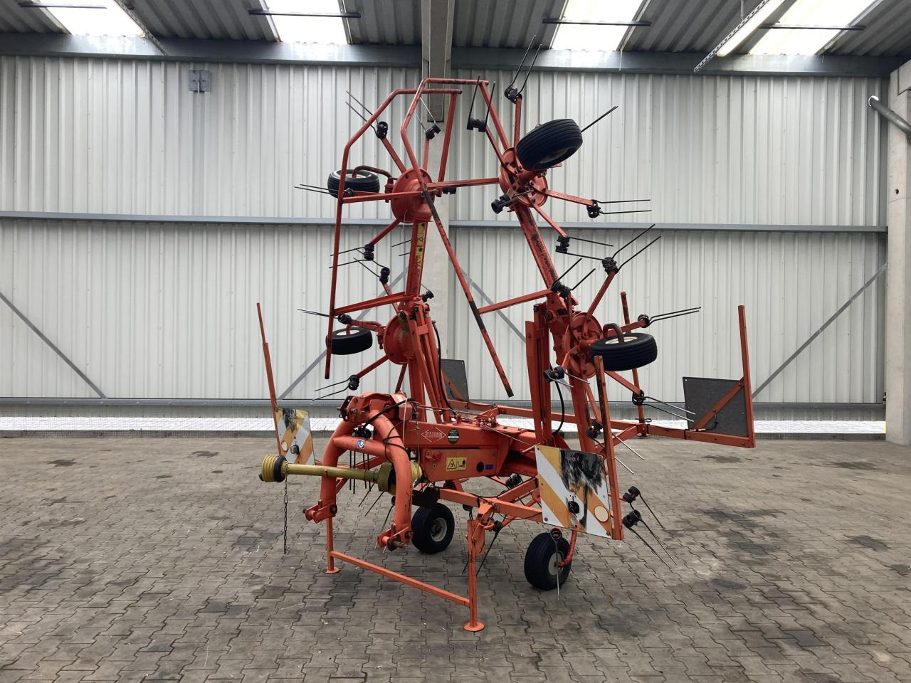 Kuhn GF 6301 MH - Hooischudder: afbeelding 1 Kuhn GF 6301 MH - Hooischudder: afbeelding 1