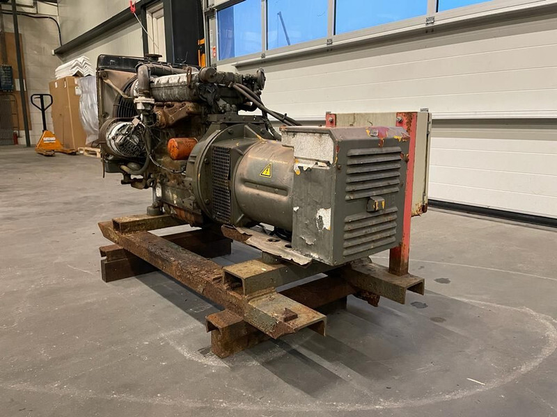Deutz F4M 1008 SDMO 10 kVA generatorset - Industrie generator: afbeelding 2 Deutz F4M 1008 SDMO 10 kVA generatorset - Industrie generator: afbeelding 2