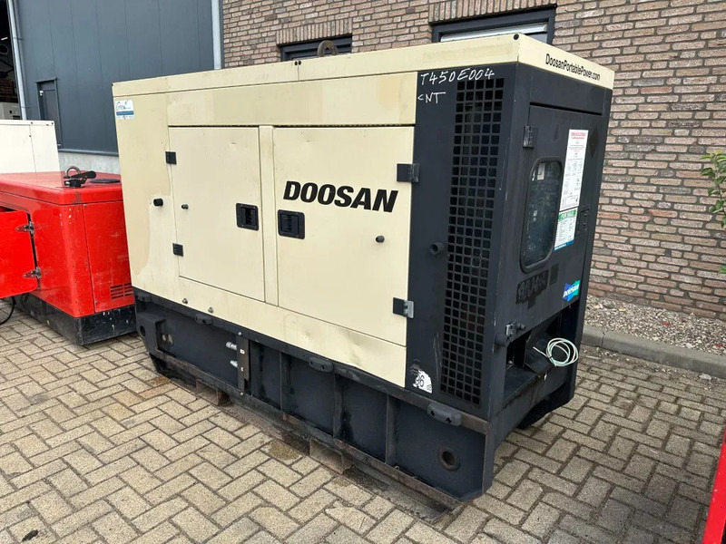 Doosan G40 Mitsubishi Leroy Somer 40 kVA Silent Rental generatorset - Industrie generator: afbeelding 4 Doosan G40 Mitsubishi Leroy Somer 40 kVA Silent Rental generatorset - Industrie generator: afbeelding 4