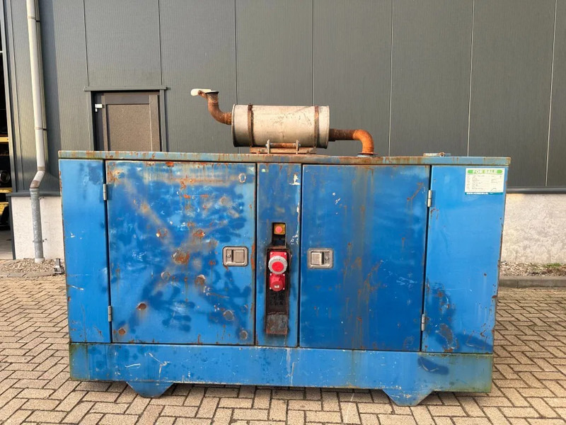 Iveco 8061 Leroy Somer 85 kVA Silent generatorset - Industrie generator: afbeelding 1 Iveco 8061 Leroy Somer 85 kVA Silent generatorset - Industrie generator: afbeelding 1