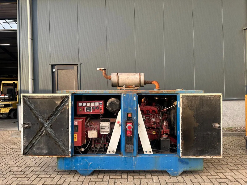 Iveco 8061 Leroy Somer 85 kVA Silent generatorset - Industrie generator: afbeelding 2 Iveco 8061 Leroy Somer 85 kVA Silent generatorset - Industrie generator: afbeelding 2