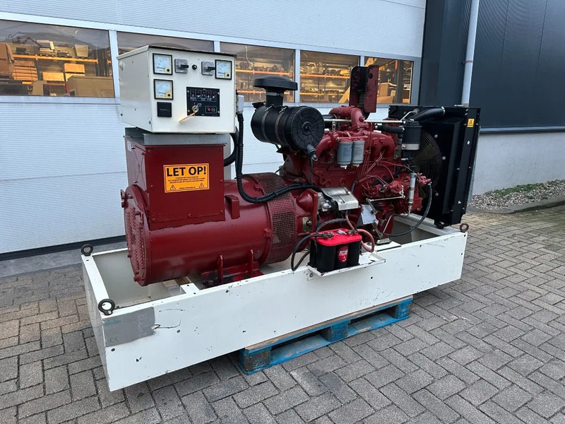Iveco 8061 SI 07.05 A 550 Marelli 100 kVA noodstroom generatorset - Industrie generator: afbeelding 5 Iveco 8061 SI 07.05 A 550 Marelli 100 kVA noodstroom generatorset - Industrie generator: afbeelding 5