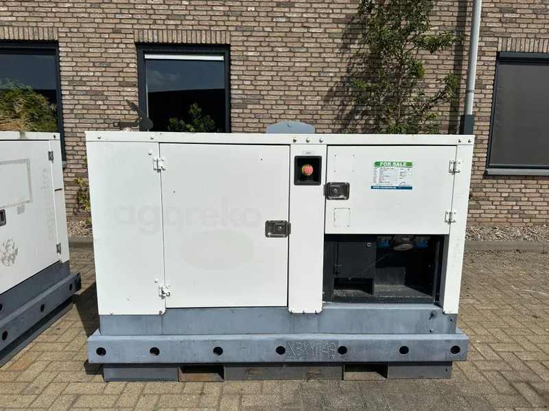 Iveco FPT F32 AM1A Leroy Somer 32 kVA Silent generatorset 239 hours ! - Industrie generator: afbeelding 1 Iveco FPT F32 AM1A Leroy Somer 32 kVA Silent generatorset 239 hours ! - Industrie generator: afbeelding 1