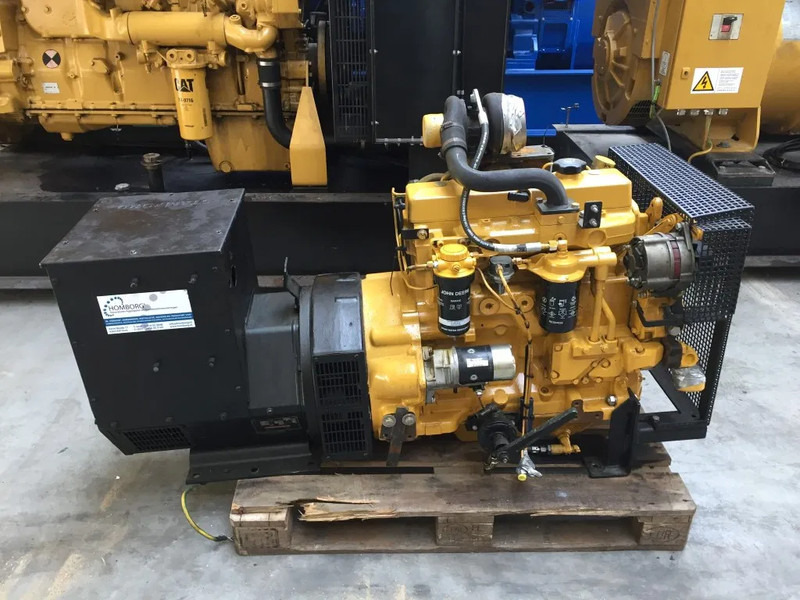 John Deere 4045 TFU 70 Stamford 65 kVA generatorset - Industrie generator: afbeelding 1 John Deere 4045 TFU 70 Stamford 65 kVA generatorset - Industrie generator: afbeelding 1