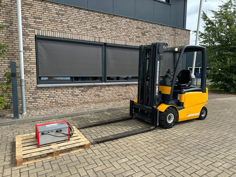 Jungheinrich EFG 425 K 2.5 ton Triplex Freelift Sideshift Elektra Heftruck - Elektrische heftruck: afbeelding 4 Jungheinrich EFG 425 K 2.5 ton Triplex Freelift Sideshift Elektra Heftruck - Elektrische heftruck: afbeelding 4