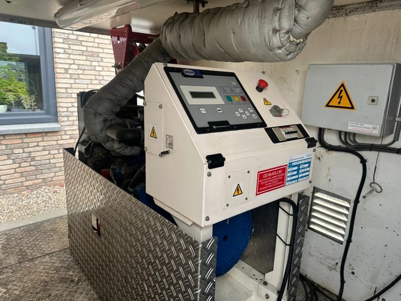 Perkins DIBO IBH-M 20015 Hogedruk unit 200 Bar 1500 L / min Mobiele Aanhanger 12.5 kVA aggregaat - Hogedrukreiniger: afbeelding 3 Perkins DIBO IBH-M 20015 Hogedruk unit 200 Bar 1500 L / min Mobiele Aanhanger 12.5 kVA aggregaat - Hogedrukreiniger: afbeelding 3