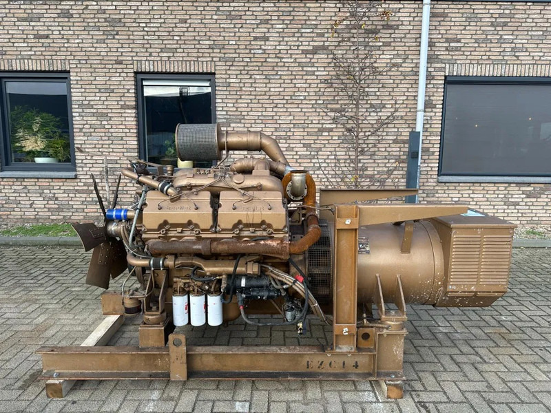 Renault Berliet Leroy Somer 250 kVA noodstroom aggregaat generatorset 148 hours - Industrie generator: afbeelding 1 Renault Berliet Leroy Somer 250 kVA noodstroom aggregaat generatorset 148 hours - Industrie generator: afbeelding 1