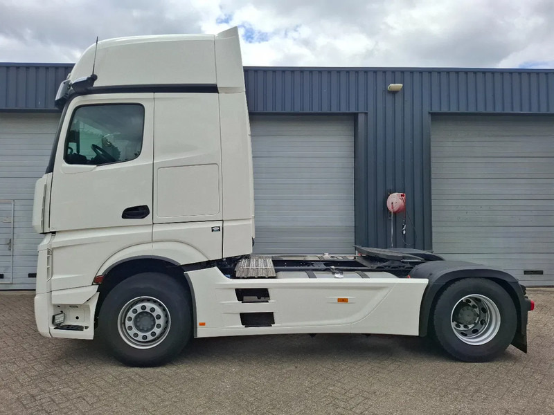 Mercedes-Benz Actros 1845 GIGASPACE more pcs in stock - Trekker: afbeelding 4 Mercedes-Benz Actros 1845 GIGASPACE more pcs in stock - Trekker: afbeelding 4