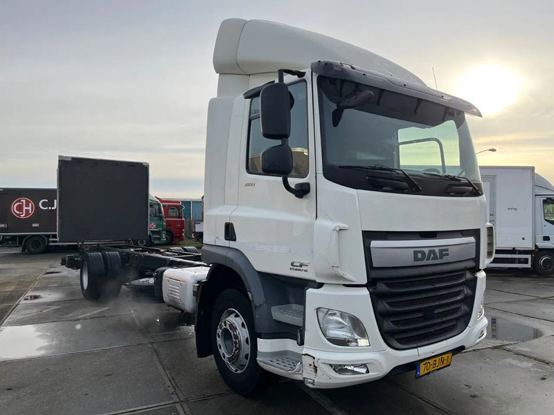 DAF CF 260 CF 260 FA CHASSIS CABINE EURO 6 - Chassis vrachtwagen: afbeelding 1 DAF CF 260 CF 260 FA CHASSIS CABINE EURO 6 - Chassis vrachtwagen: afbeelding 1
