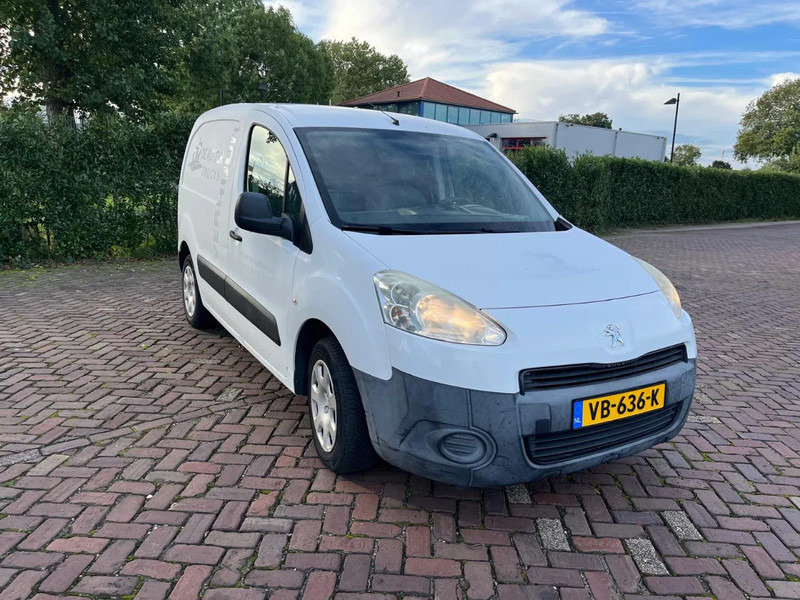 Peugeot Partner 120 1.6 HDI (motorstoring. Maximale snelheid 70 km per uur) - Kleine bestelwagen: afbeelding 4 Peugeot Partner 120 1.6 HDI (motorstoring. Maximale snelheid 70 km per uur) - Kleine bestelwagen: afbeelding 4