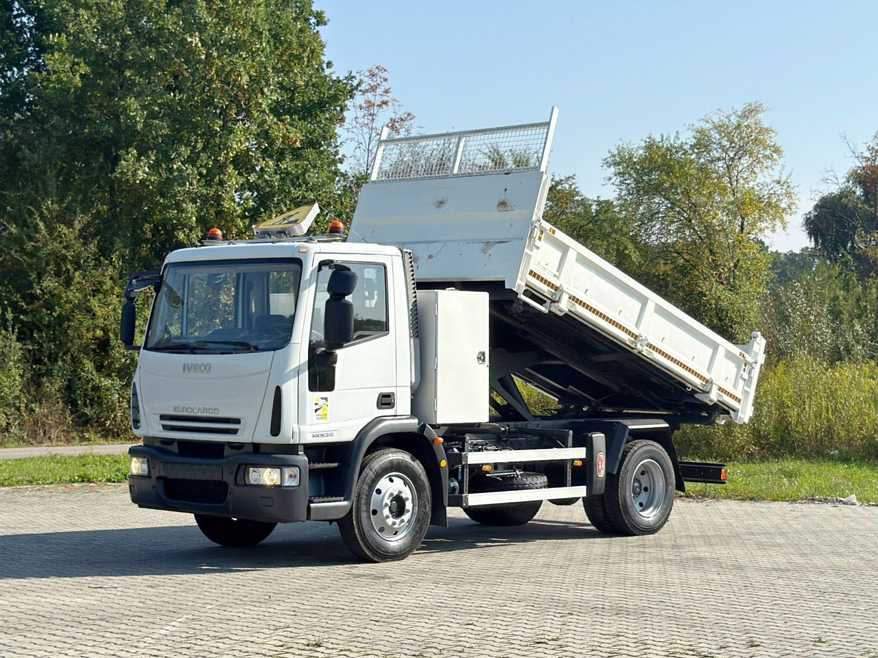 Iveco EUROCARGO 140E22* KIPPER 5,00 m* TOPZUSTAND - Kipper vrachtwagen: afbeelding 2 Iveco EUROCARGO 140E22* KIPPER 5,00 m* TOPZUSTAND - Kipper vrachtwagen: afbeelding 2