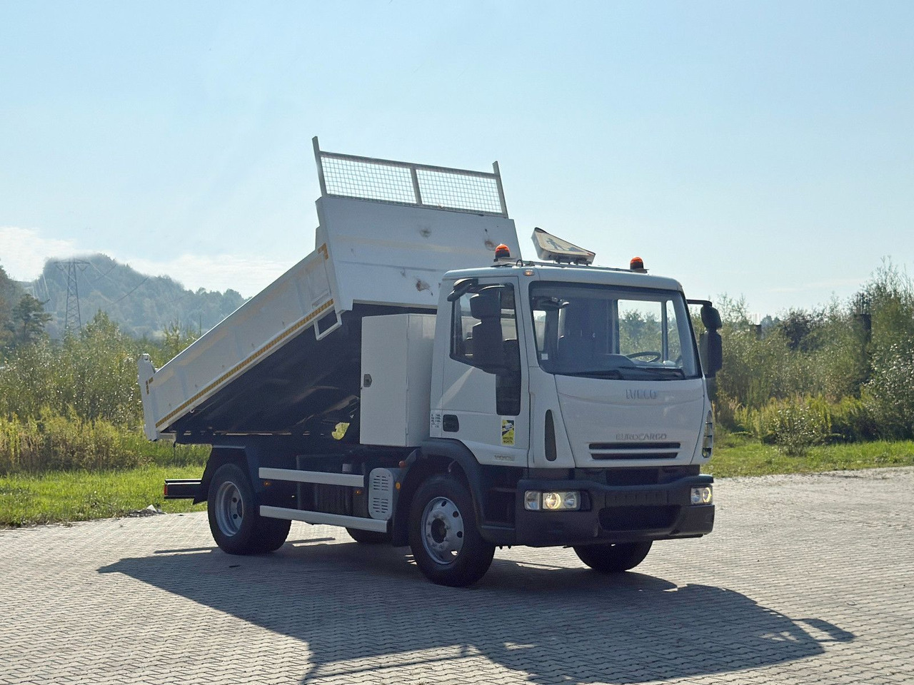 Iveco EUROCARGO 140E22* KIPPER 5,00 m* TOPZUSTAND - Kipper vrachtwagen: afbeelding 1 Iveco EUROCARGO 140E22* KIPPER 5,00 m* TOPZUSTAND - Kipper vrachtwagen: afbeelding 1