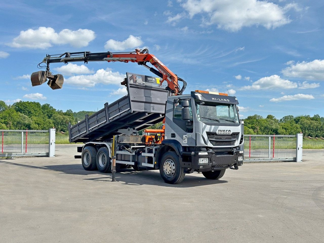 Iveco TRAKKER 410*Kipper 5,20m*ATLAS 165.2E * FUNK/6x4 Iveco TRAKKER 410*Kipper 5,20m*ATLAS 165.2E * FUNK/6x4 - Kraanwagen, Kipper vrachtwagen: afbeelding 2 Iveco TRAKKER 410*Kipper 5,20m*ATLAS 165.2E * FUNK/6x4 Iveco TRAKKER 410*Kipper 5,20m*ATLAS 165.2E * FUNK/6x4 - Kraanwagen, Kipper vrachtwagen: afbeelding 2