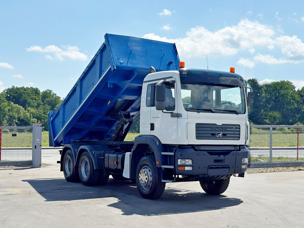 MAN TGA 33.360 * KIPPER 5,20 m + BORDMATIC / 6x4*TOP - Kipper vrachtwagen, Kraanwagen: afbeelding 2 MAN TGA 33.360 * KIPPER 5,20 m + BORDMATIC / 6x4*TOP - Kipper vrachtwagen, Kraanwagen: afbeelding 2