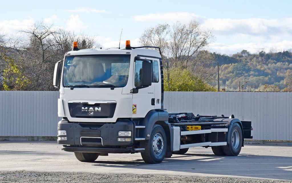 MAN TGS 18.320 Abrollkipper * Top Zustand! MAN TGS 18.320 Abrollkipper * Top Zustand! - Haakarmsysteem vrachtwagen: afbeelding 1 MAN TGS 18.320 Abrollkipper * Top Zustand! MAN TGS 18.320 Abrollkipper * Top Zustand! - Haakarmsysteem vrachtwagen: afbeelding 1