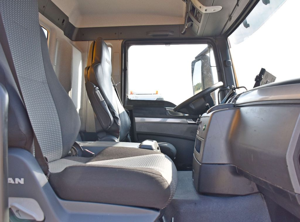 Interieur foto 2: Leasing MAN TGS 35.400 KIPPER 5,90 m + BORDMATIC * 8x4 MAN TGS 35.400 KIPPER 5,90 m + BORDMATIC * 8x4 MAN TGS 35.400 KIPPER 5,90 m + BORDMATIC * 8x4 MAN TGS 35.400 KIPPER 5,90 m + BORDMATIC * 8x4 Interieur foto 2: Leasing MAN TGS 35.400 KIPPER 5,90 m + BORDMATIC * 8x4 MAN TGS 35.400 KIPPER 5,90 m + BORDMATIC * 8x4 MAN TGS 35.400 KIPPER 5,90 m + BORDMATIC * 8x4 MAN TGS 35.400 KIPPER 5,90 m + BORDMATIC * 8x4