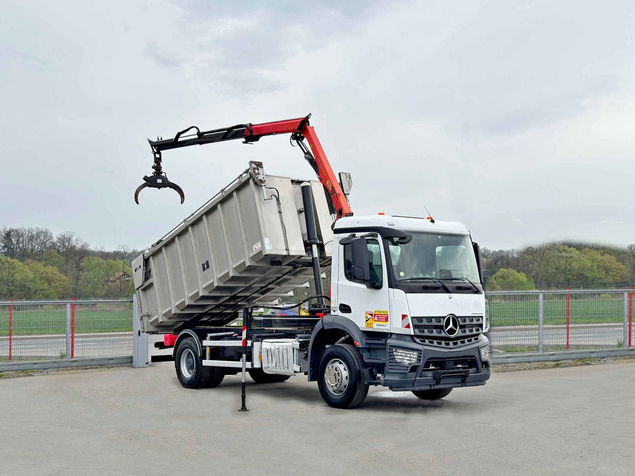 Mercedes-Benz AROCS 1830* KIPPER 5,00m * PK 7.501 SLD A + FUNK - Kipper vrachtwagen, Kraanwagen: afbeelding 2 Mercedes-Benz AROCS 1830* KIPPER 5,00m * PK 7.501 SLD A + FUNK - Kipper vrachtwagen, Kraanwagen: afbeelding 2