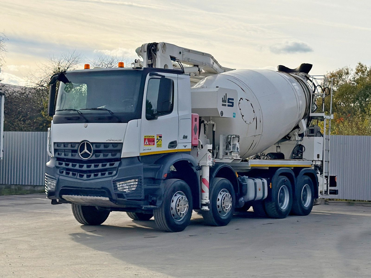 Mercedes-Benz AROCS 3743 * Betonpumpe + FUNK * 8x4 * TOP - Betonpomp: afbeelding 2 Mercedes-Benz AROCS 3743 * Betonpumpe + FUNK * 8x4 * TOP - Betonpomp: afbeelding 2