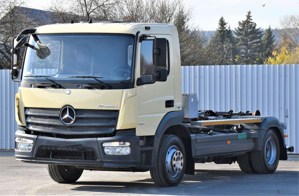 Mercedes-Benz ATEGO 1221 * ABROLLKIPPER * TOPZUSTAND Mercedes-Benz ATEGO 1221 * ABROLLKIPPER * TOPZUSTAND - Haakarmsysteem vrachtwagen, Kraanwagen: afbeelding 4 Mercedes-Benz ATEGO 1221 * ABROLLKIPPER * TOPZUSTAND Mercedes-Benz ATEGO 1221 * ABROLLKIPPER * TOPZUSTAND - Haakarmsysteem vrachtwagen, Kraanwagen: afbeelding 4