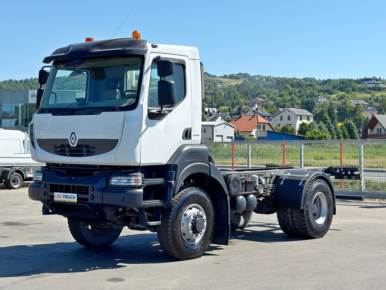 Renault KERAX 370 * FAHRGESTELL 4,55 m / 4x4*TOPZUSTAND - Chassis vrachtwagen: afbeelding 2 Renault KERAX 370 * FAHRGESTELL 4,55 m / 4x4*TOPZUSTAND - Chassis vrachtwagen: afbeelding 2