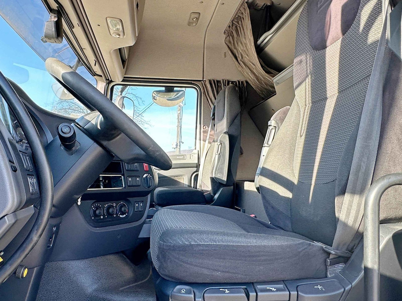DAF XF 460 * Sattelzugmaschine * TOPZUSTAND - Trekker: afbeelding 5 DAF XF 460 * Sattelzugmaschine * TOPZUSTAND - Trekker: afbeelding 5