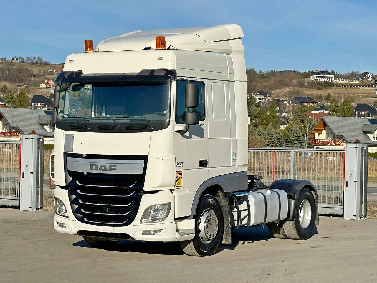 DAF XF 460 * Sattelzugmaschine * TOPZUSTAND - Trekker: afbeelding 2 DAF XF 460 * Sattelzugmaschine * TOPZUSTAND - Trekker: afbeelding 2