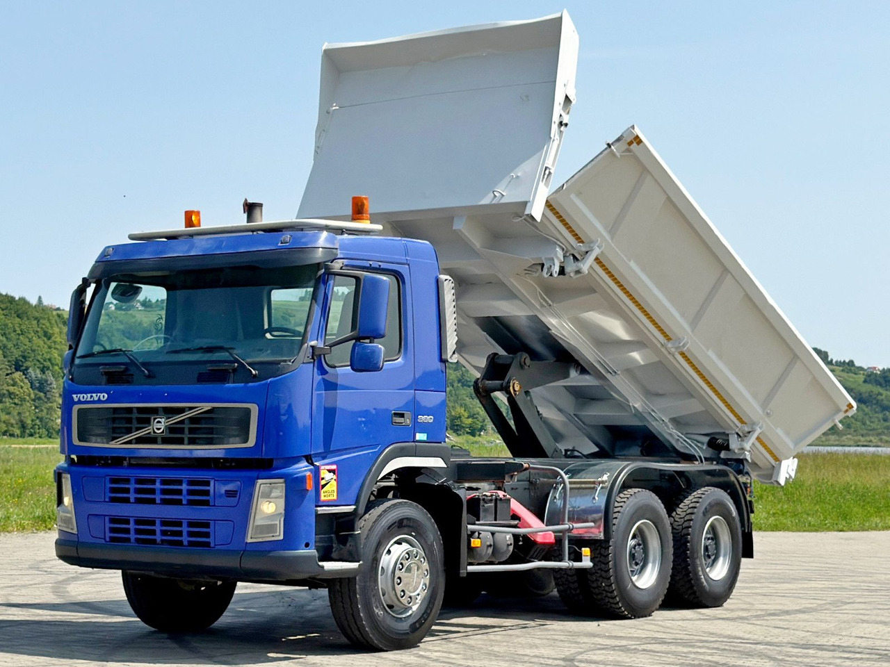 Volvo FM 380 Kipper 5,20 m + BORDMATIC / 6x4 - Kipper vrachtwagen, Kraanwagen: afbeelding 3 Volvo FM 380 Kipper 5,20 m + BORDMATIC / 6x4 - Kipper vrachtwagen, Kraanwagen: afbeelding 3