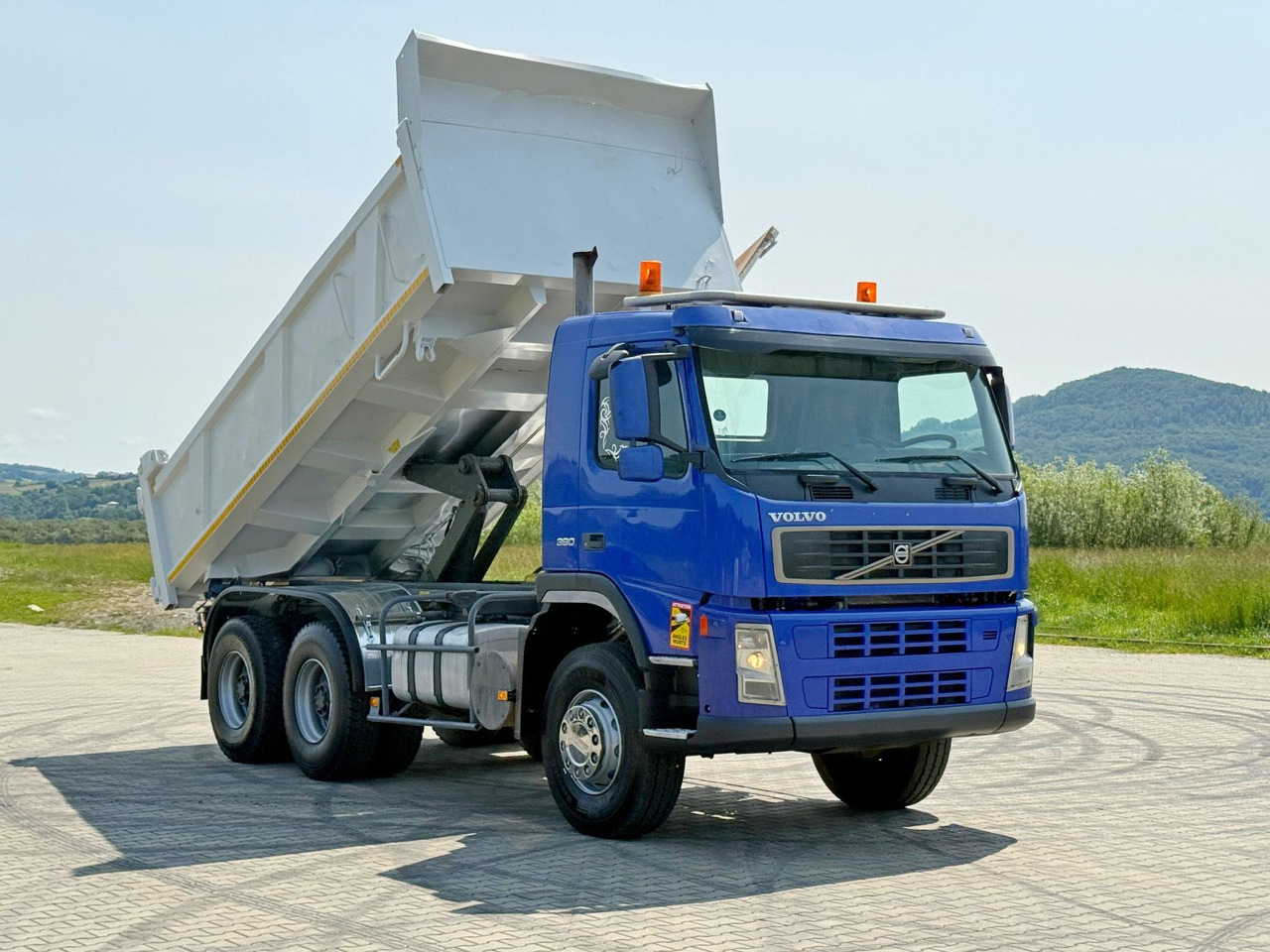 Volvo FM 380 Kipper 5,20 m + BORDMATIC / 6x4 - Kipper vrachtwagen, Kraanwagen: afbeelding 1 Volvo FM 380 Kipper 5,20 m + BORDMATIC / 6x4 - Kipper vrachtwagen, Kraanwagen: afbeelding 1
