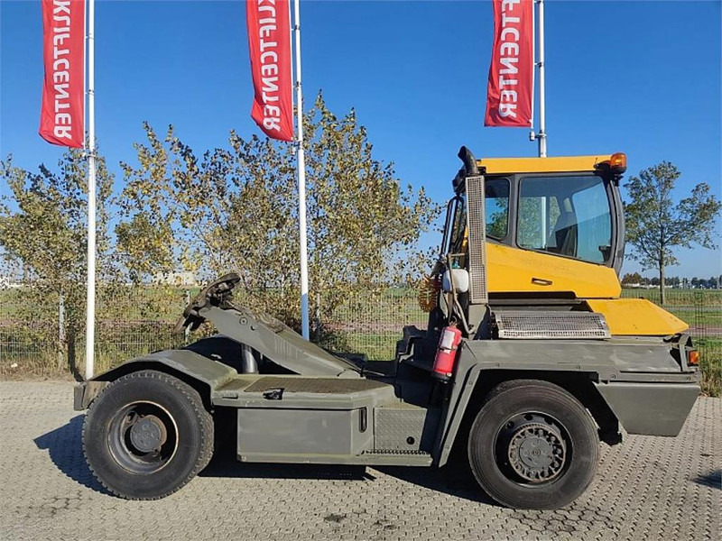Terberg RT222 4x4 - Terminal trekker: afbeelding 2 Terberg RT222 4x4 - Terminal trekker: afbeelding 2