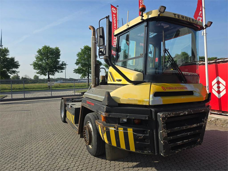 Terberg RT223 4x4 - Terminal trekker: afbeelding 1 Terberg RT223 4x4 - Terminal trekker: afbeelding 1