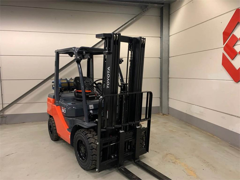Toyota 02-8FGF30 - LPG heftruck: afbeelding 3 Toyota 02-8FGF30 - LPG heftruck: afbeelding 3