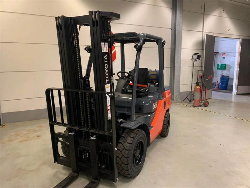 Toyota 02-8FGF30 - LPG heftruck: afbeelding 4 Toyota 02-8FGF30 - LPG heftruck: afbeelding 4