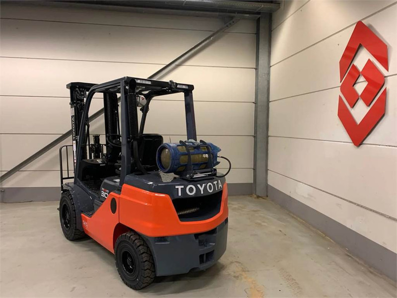 Toyota 02-8FGF30 - LPG heftruck: afbeelding 4 Toyota 02-8FGF30 - LPG heftruck: afbeelding 4