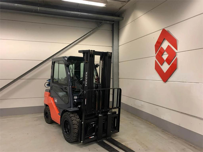 Toyota 02-8FGJF35 - LPG heftruck: afbeelding 3 Toyota 02-8FGJF35 - LPG heftruck: afbeelding 3