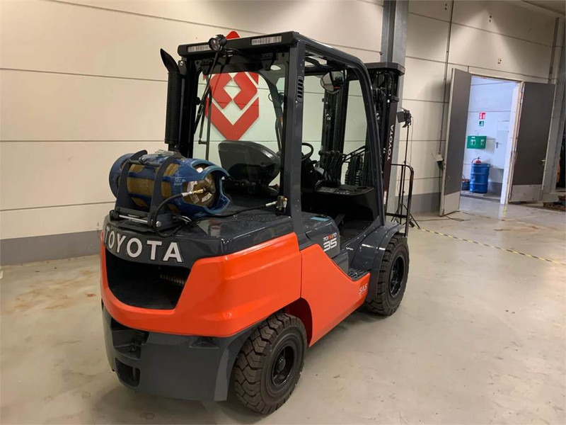 Toyota 02-8FGJF35 - LPG heftruck: afbeelding 3 Toyota 02-8FGJF35 - LPG heftruck: afbeelding 3