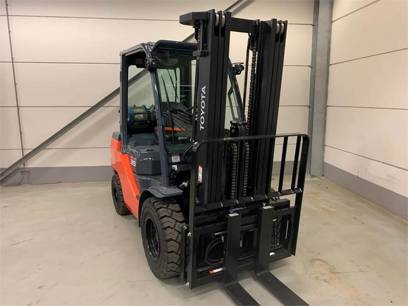 Toyota 02-8FGJF35 - LPG heftruck: afbeelding 3 Toyota 02-8FGJF35 - LPG heftruck: afbeelding 3