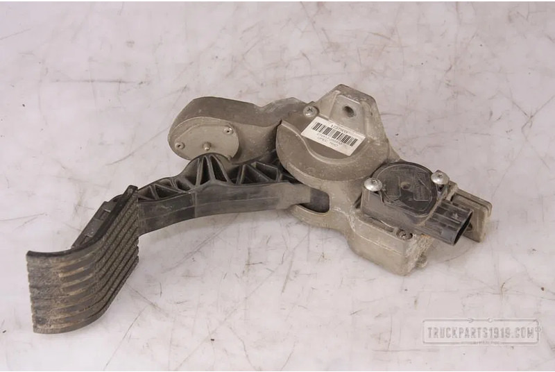 DAF 1737503 Gaspedaal DAF XF105 - Instrumentenpaneel voor Vrachtwagen: afbeelding 1 DAF 1737503 Gaspedaal DAF XF105 - Instrumentenpaneel voor Vrachtwagen: afbeelding 1