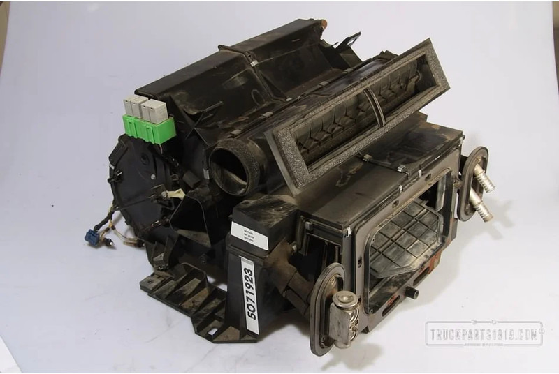 DAF Heating, Ventilation & AC Kachel unit DAF XF105 - Verwarming/ Ventilatie voor Vrachtwagen: afbeelding 1 DAF Heating, Ventilation & AC Kachel unit DAF XF105 - Verwarming/ Ventilatie voor Vrachtwagen: afbeelding 1