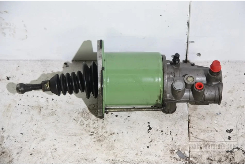 KNORR-BREMSE Gearbox & Clutch Parts Koppelingspomp Iveco Used - Koppeling en onderdelen voor Vrachtwagen: afbeelding 1 KNORR-BREMSE Gearbox & Clutch Parts Koppelingspomp Iveco Used - Koppeling en onderdelen voor Vrachtwagen: afbeelding 1
